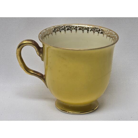 Vintage Continental Bavaria 18 Ivory Gold Trim Floral Pattern Demitasse Tea Cup - Picture 4 of 9